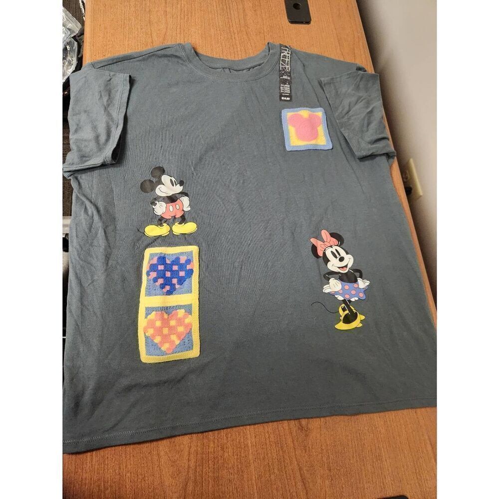 NWT Mickey & Minnie Dark Gray Adult T-Shirt size 2X w/ crochet applique